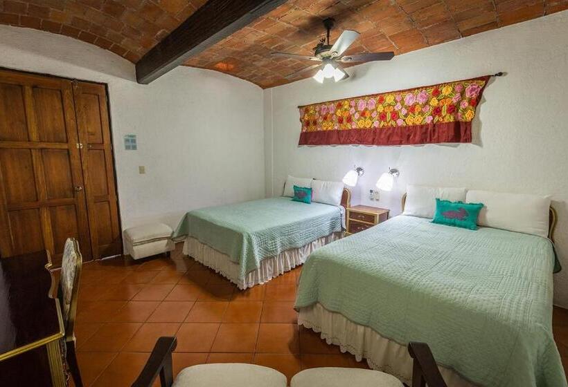 Las Mariposas Hotel & Studios