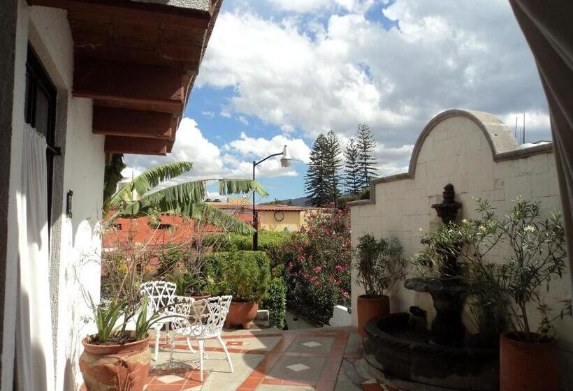 Las Mariposas Hotel & Studios