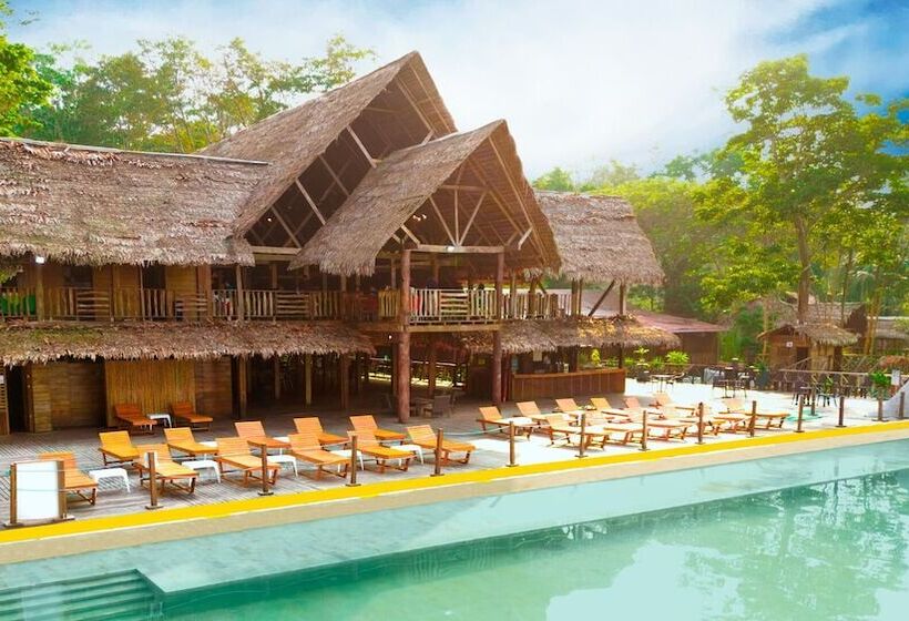 هتل On Vacation Amazon