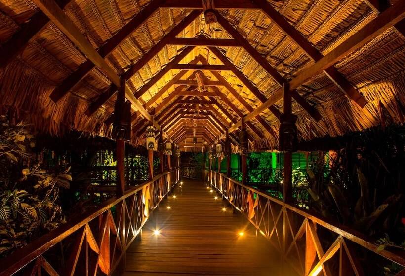 هتل On Vacation Amazon