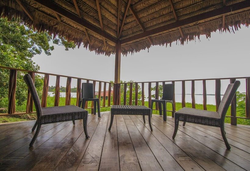 هتل On Vacation Amazon