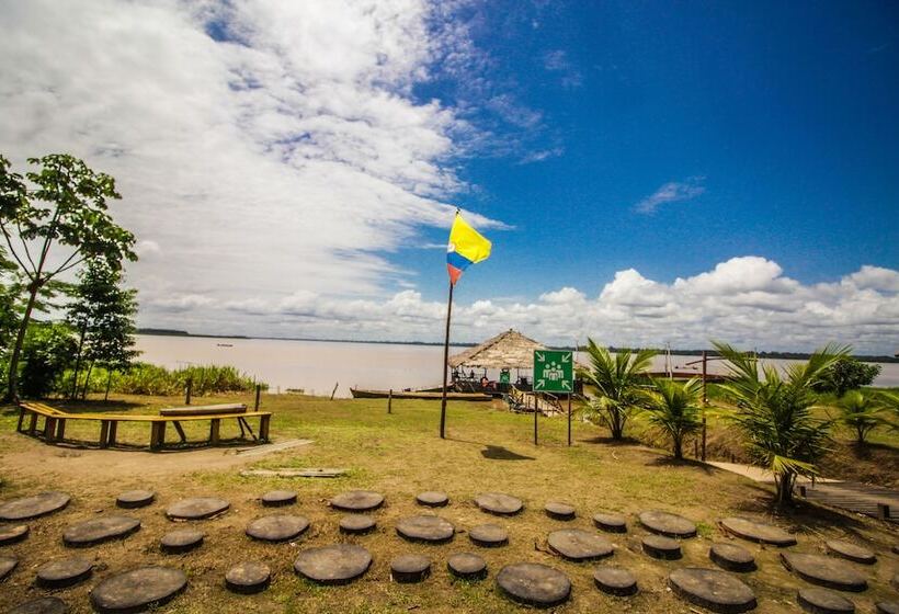 هتل On Vacation Amazon