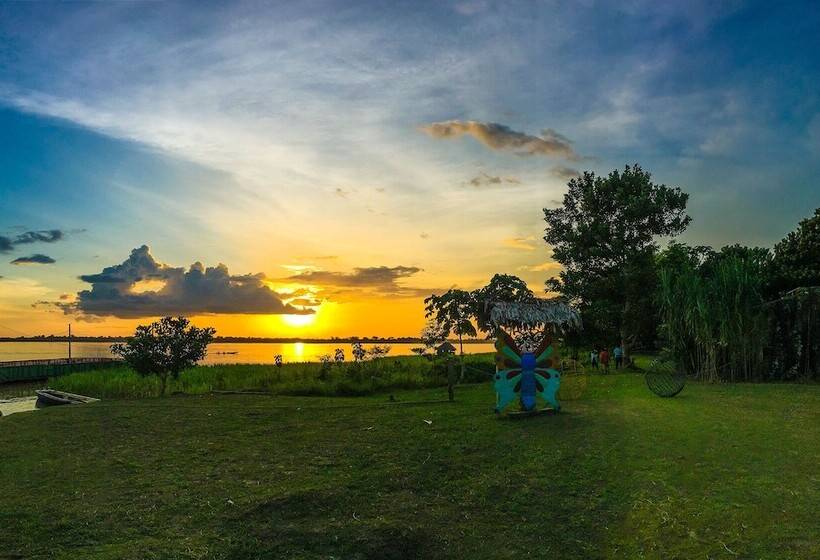 هتل On Vacation Amazon