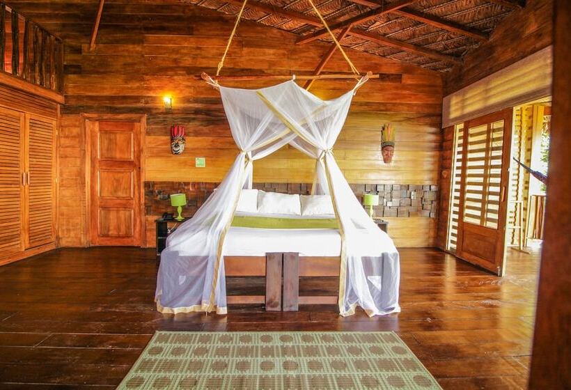 هتل On Vacation Amazon