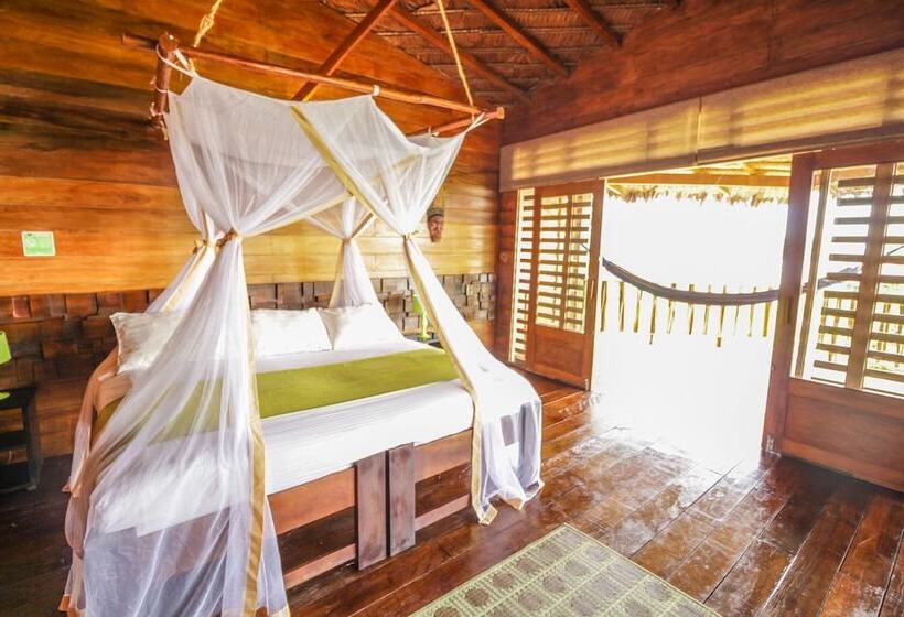 هتل On Vacation Amazon