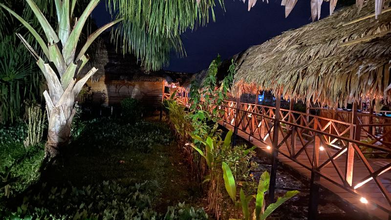 هتل On Vacation Amazon