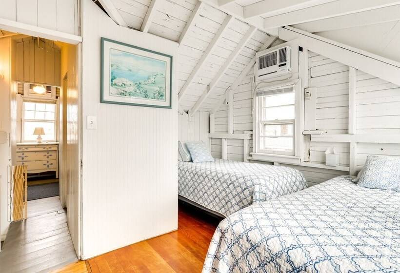 Charming Westbrook Cottage, Steps To Private Beach