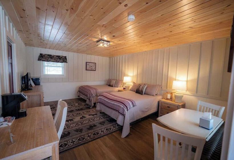 فندق على الطريق The Snowshoe Lodge