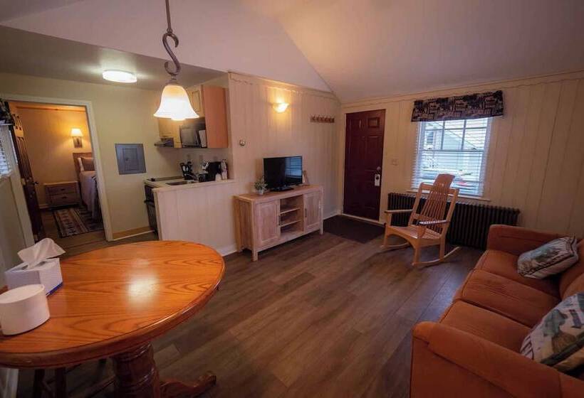 فندق على الطريق The Snowshoe Lodge