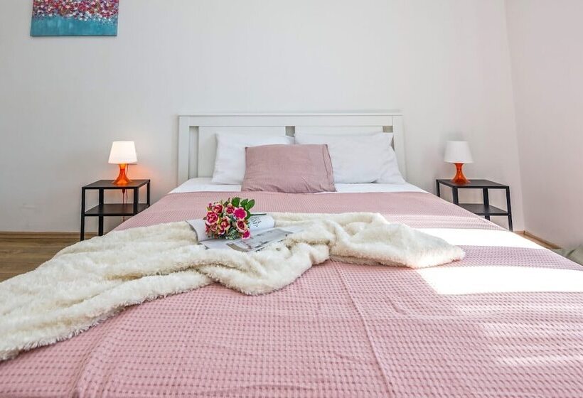 פנסיון Villa Dika Nin