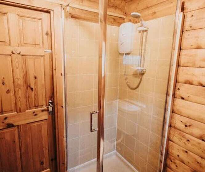 Rustic & Cozy 2 Bed Log Cabin Retreat