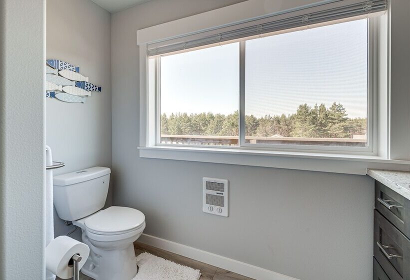 Chic Westport Vacation Rental, Walk To Beach!