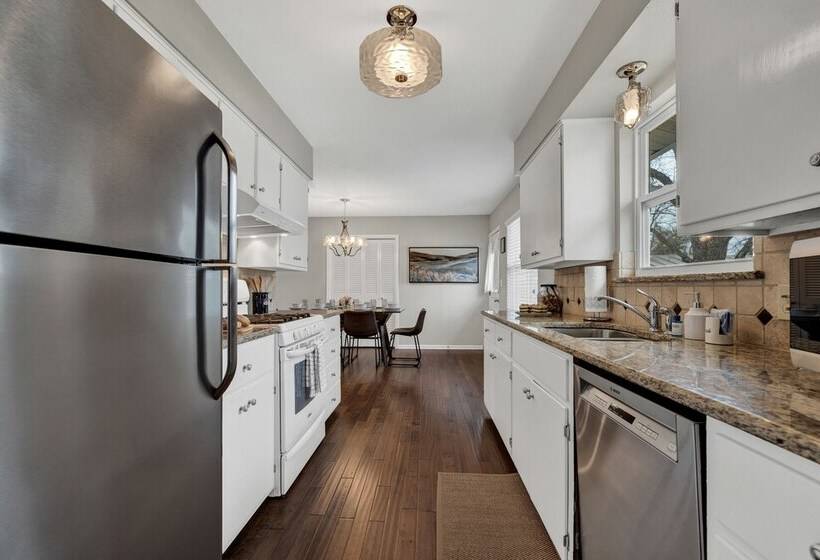 Cora Street Cottage