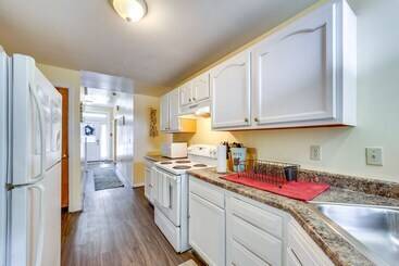 Cozy East Pittsburgh Home   7 Mi To Frick Park!