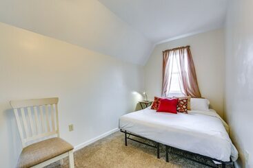 Cozy East Pittsburgh Home 7 Mi To Frick Park!