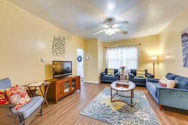 Cozy East Pittsburgh Home   7 Mi To Frick Park!