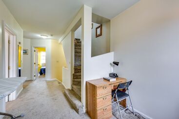 Cozy East Pittsburgh Home   7 Mi To Frick Park!
