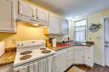 Cozy East Pittsburgh Home   7 Mi To Frick Park!