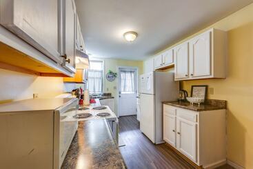 Cozy East Pittsburgh Home   7 Mi To Frick Park!