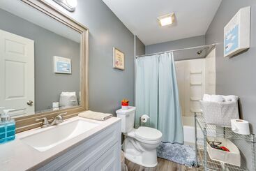 Cozy East Pittsburgh Home   7 Mi To Frick Park!