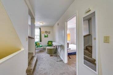 Cozy East Pittsburgh Home   7 Mi To Frick Park!