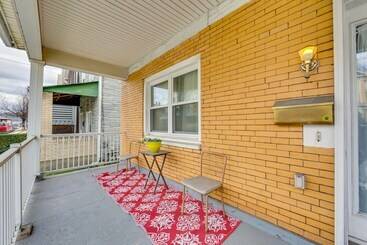 Cozy East Pittsburgh Home   7 Mi To Frick Park!