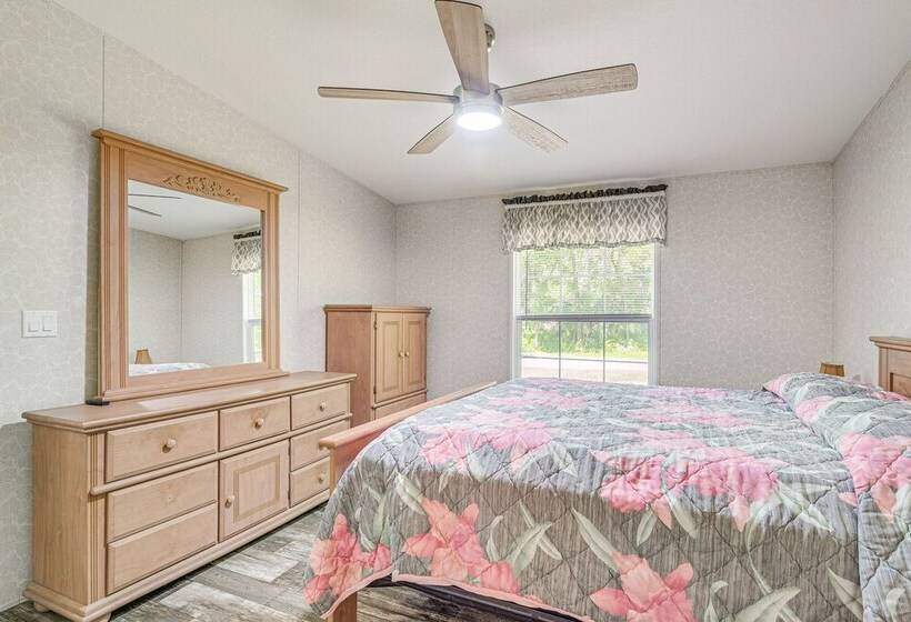 7 Mi To Crystal River: Home W/ Yard & Fire Pit!