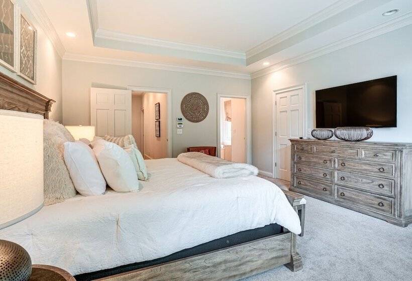 High End Helen Home: Heated Pool, Fire Pit + Views
