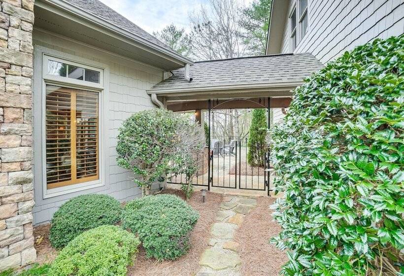 High End Helen Home: Heated Pool, Fire Pit + Views