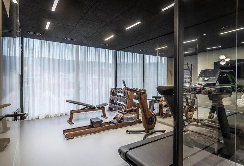 هتل Aminess Younique Narrivi