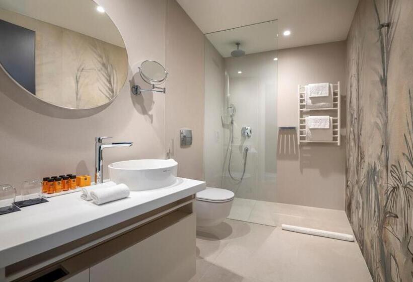 هتل Aminess Younique Narrivi