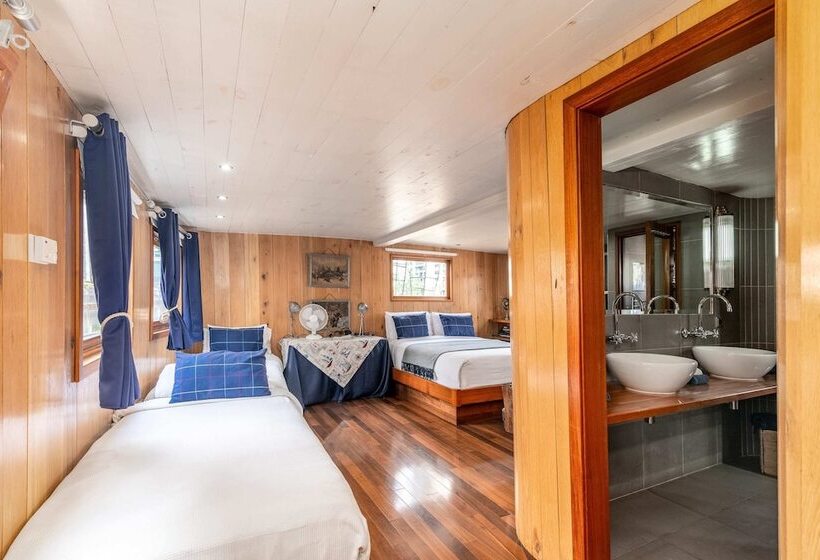 هتل Luxury Canary Wharf House Boat