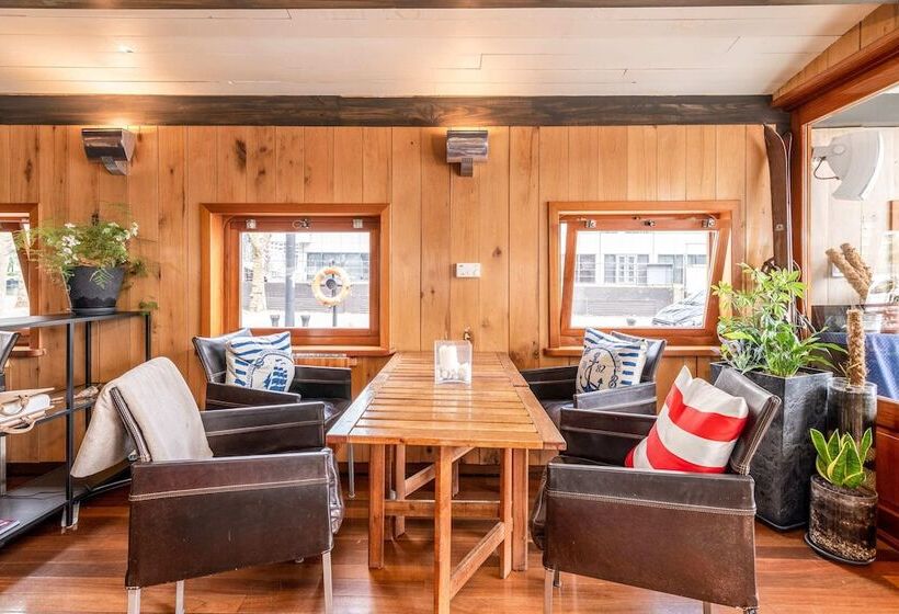 هتل Luxury Canary Wharf House Boat