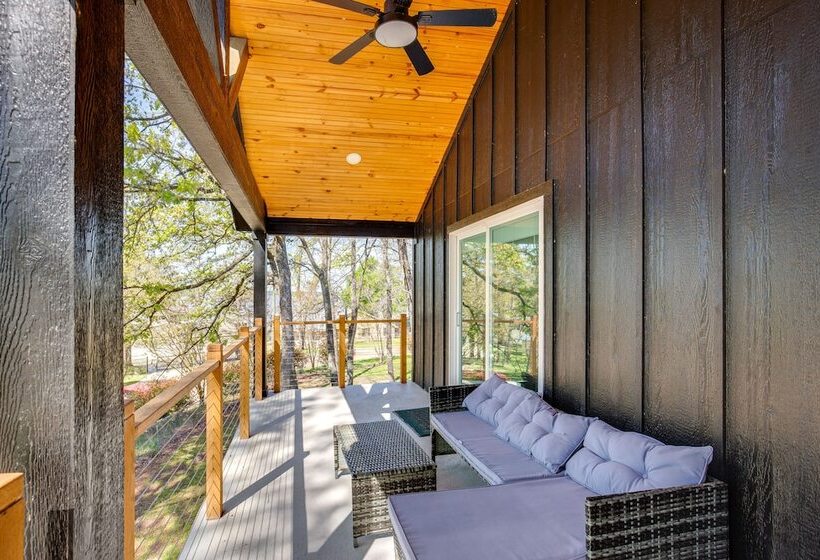 Fire Pit + Grill: Lakeside Gun Barrel City Home!