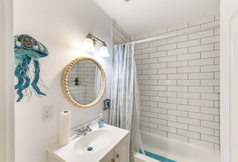 Lovely Home W/ Yard Near Dtwn Waco!