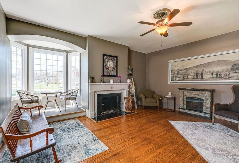 Luxe Virginia Historical Estate W/ Charcoal Grill!