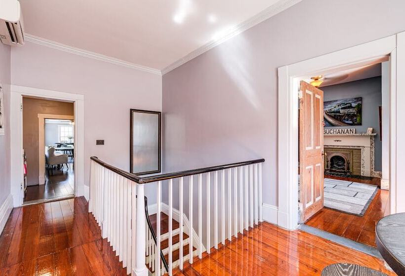 Luxe Virginia Historical Estate W/ Charcoal Grill!