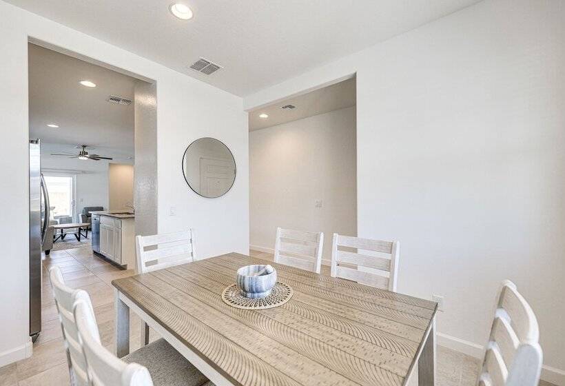 Maricopa Home W/ Putting Green & Covered Patio!