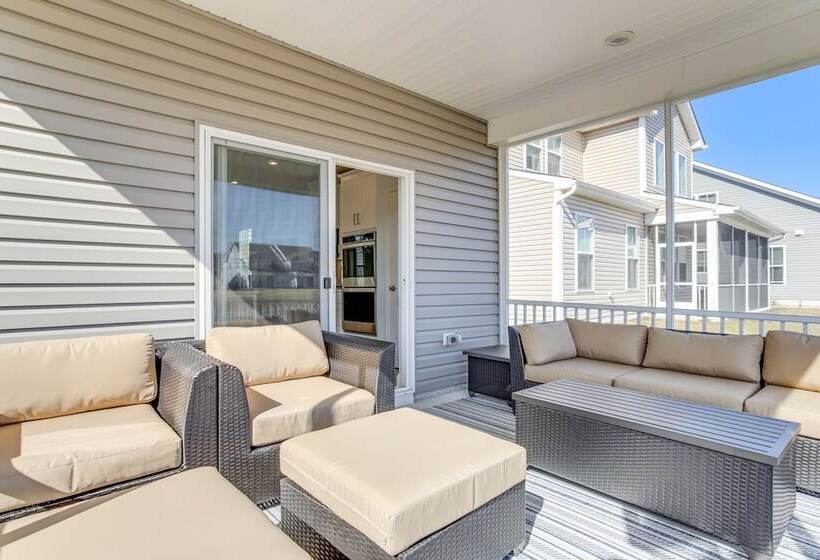 Modern & Spacious Ocean View Home W/ Pool Access