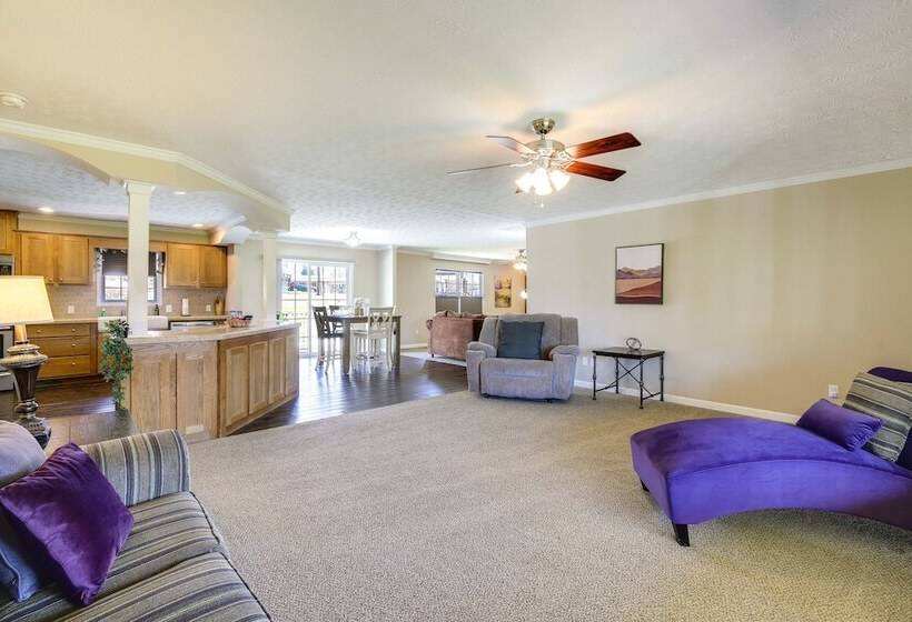 Private Hot Tub & Mountain View: Newport Home