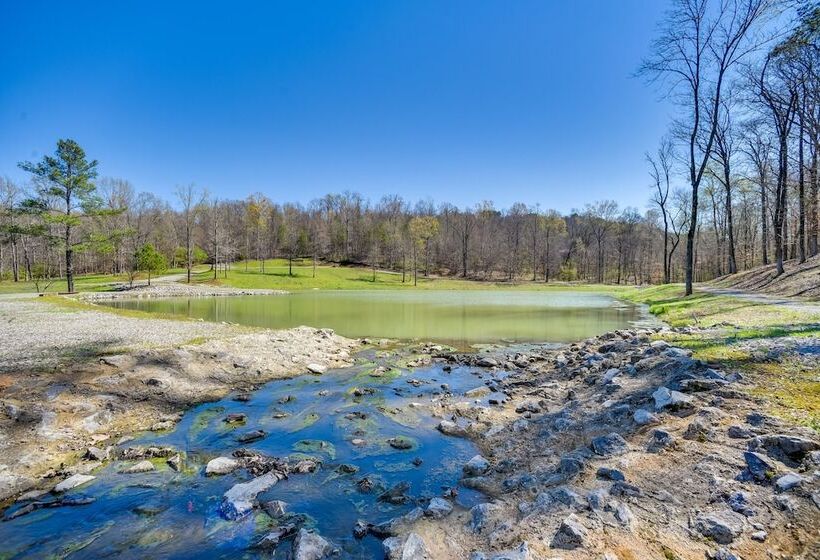 Peaceful Guntersville Cabin: Fire Pit, Near Lake!