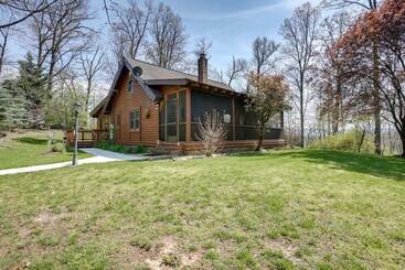 Peaceful Luray Cabin W/ Hot Tub, Deck & Fire Pit!