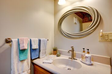 Peaceful Luray Cabin W/ Hot Tub, Deck & Fire Pit!