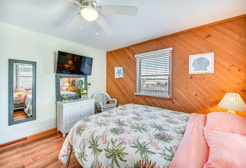 Pet Friendly Outer Banks Home   1 Block To Beach!