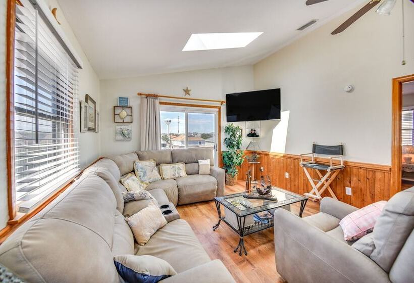 Pet Friendly Outer Banks Home   1 Block To Beach!