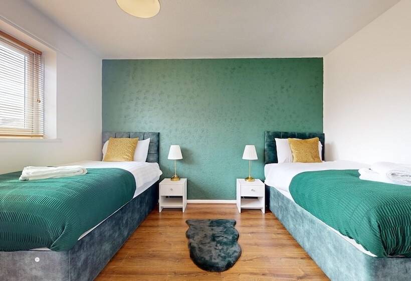 اقامتگاه Entire 3 Bed Home In Basildon Sleeps Up To 6