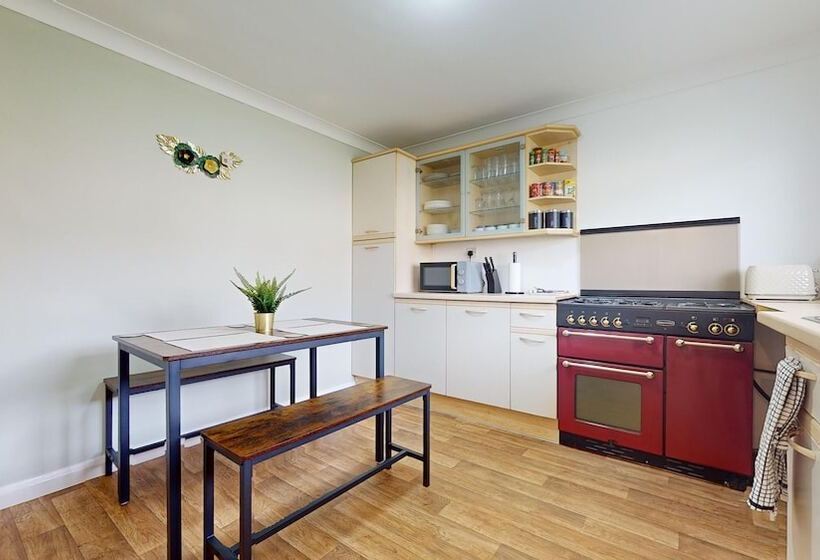 اقامتگاه Entire 3 Bed Home In Basildon Sleeps Up To 6