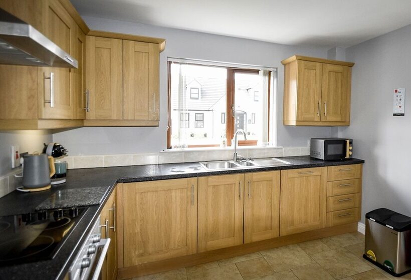 דירת נופש Immaculate 3 Bed House In Newcastle