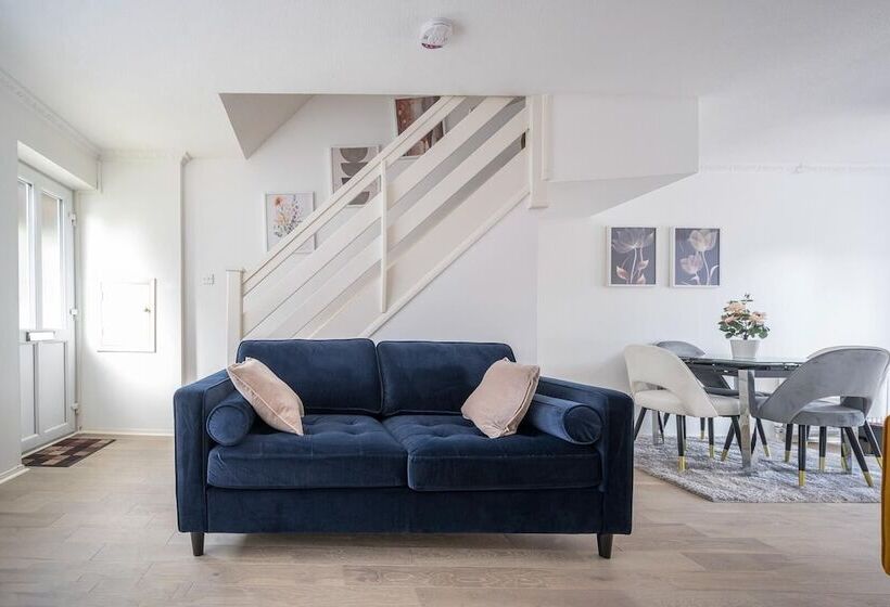 اقامتگاه Luxurious 2 Bed House In Dartford