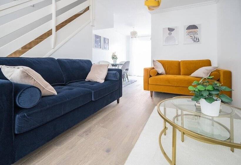 اقامتگاه Luxurious 2 Bed House In Dartford